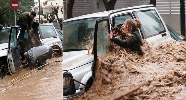 Cari Selamat ke Mobil setelah Terjebak Banjir Lumpur